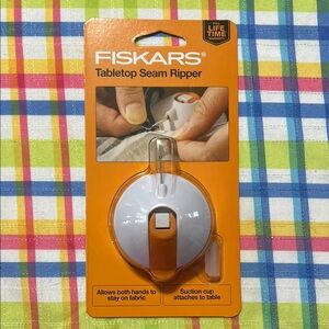 Fiskars Tabletop Seam Ripper - White and Orange -suction base